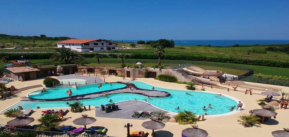 Découvrez le parc aquatique XXL à Hendaye, au camping Eskualduna