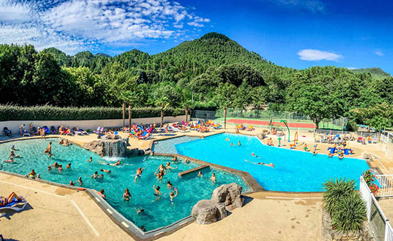 Les bonnes raisons de choisir un camping avec parc aquatique pour ses vacances à Anduze